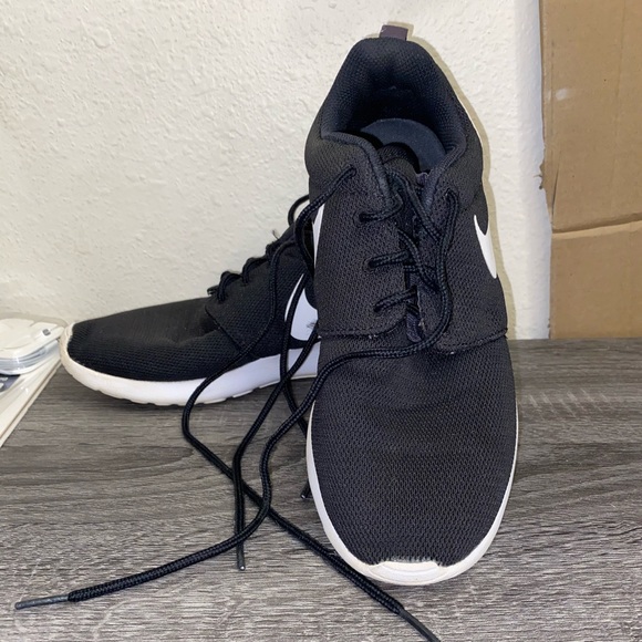 Nike Shoes | Roshe Run Womens Size 7 | Poshmark